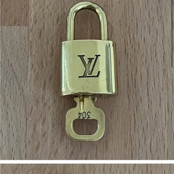 Louis Vuitton Gold Padlock Chain Necklace - Picture 13 of 15